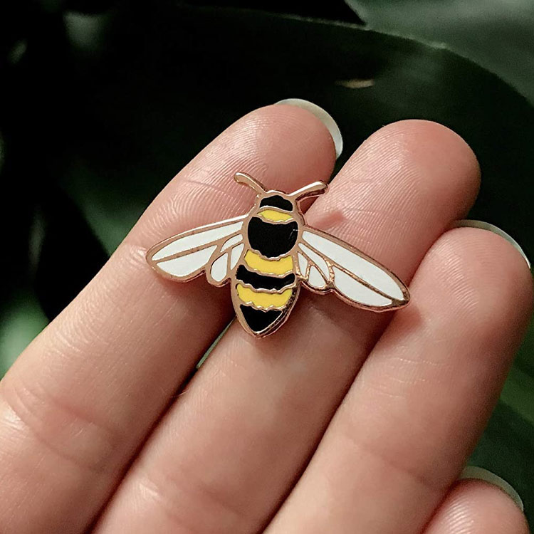 Anpassad Honey Bee Emalj Pin Butterfly Lapel Pin Badge